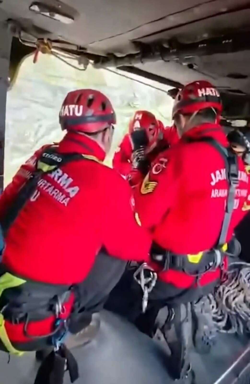 Muğla’da Jandarma Ekiplerinden “Nefes Kesen” Kurtarma Operasyonu: Yaralı Vatandaş Helikopterle Tahliye Edildi 3